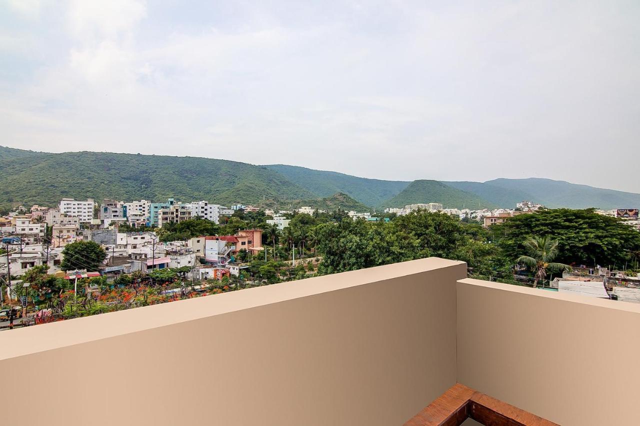 Oyo Lalitha Delight Hotel Visakhapatnam Ngoại thất bức ảnh