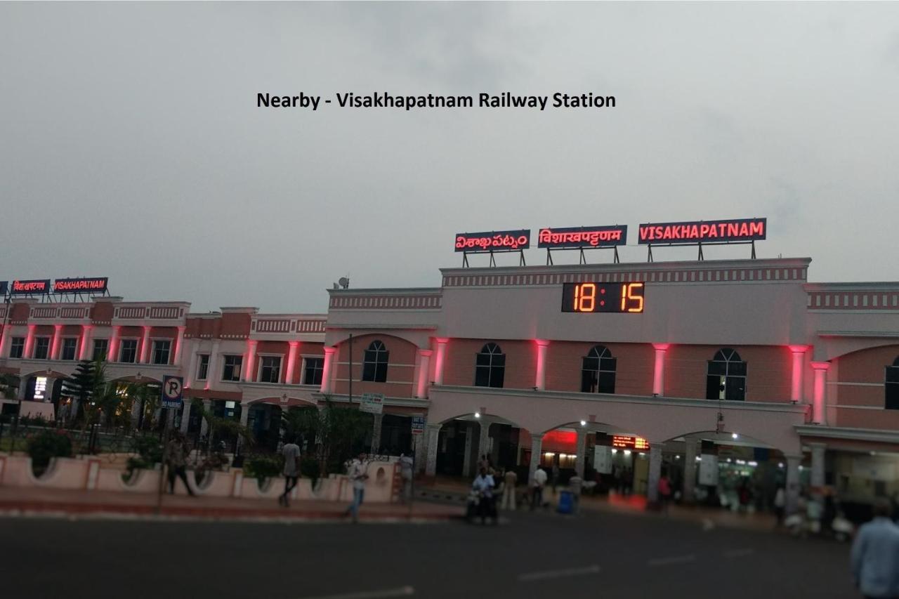 Oyo Lalitha Delight Hotel Visakhapatnam Ngoại thất bức ảnh