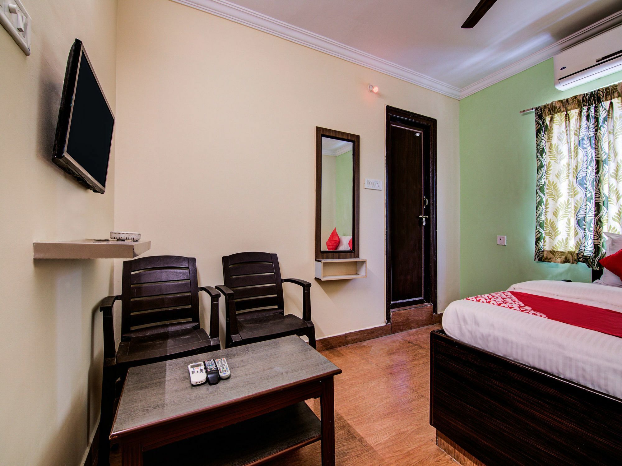 Oyo Lalitha Delight Hotel Visakhapatnam Ngoại thất bức ảnh